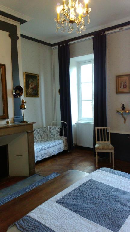 Menetrol Chateau De Bourrassol Bed & Breakfast エクステリア 写真