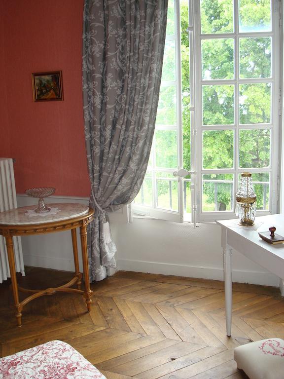 Menetrol Chateau De Bourrassol Bed & Breakfast エクステリア 写真