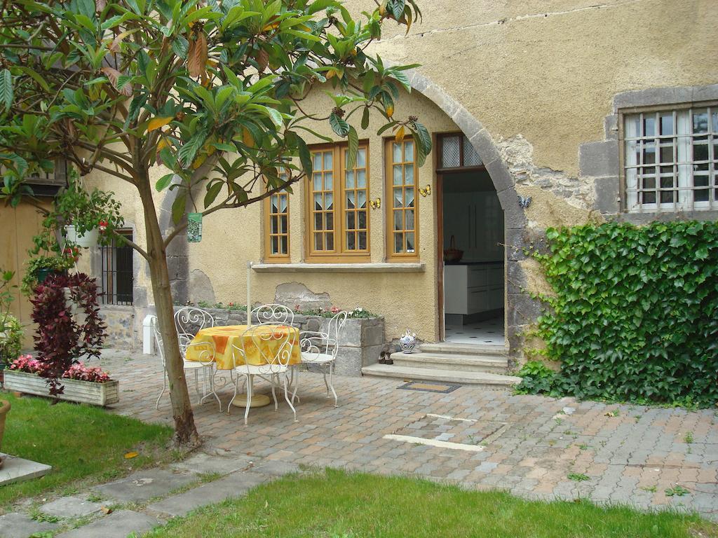 Menetrol Chateau De Bourrassol Bed & Breakfast エクステリア 写真