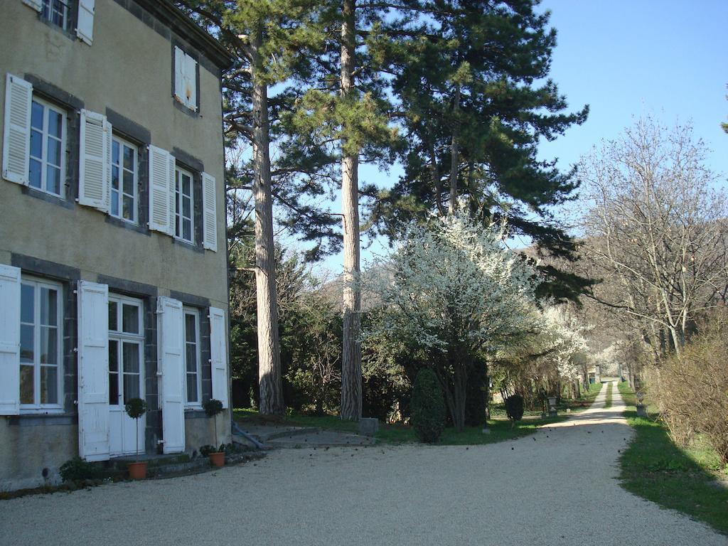 Menetrol Chateau De Bourrassol Bed & Breakfast エクステリア 写真