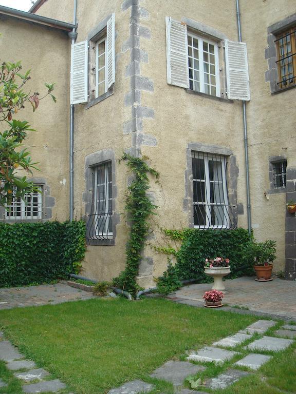 Menetrol Chateau De Bourrassol Bed & Breakfast エクステリア 写真