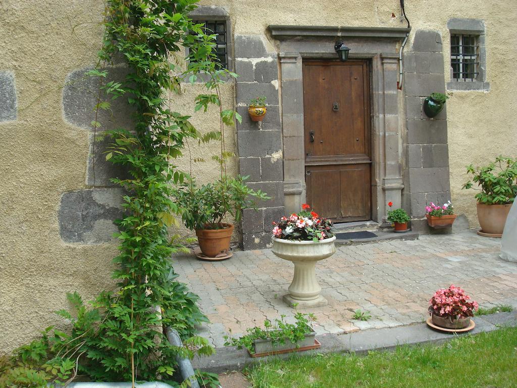 Menetrol Chateau De Bourrassol Bed & Breakfast エクステリア 写真