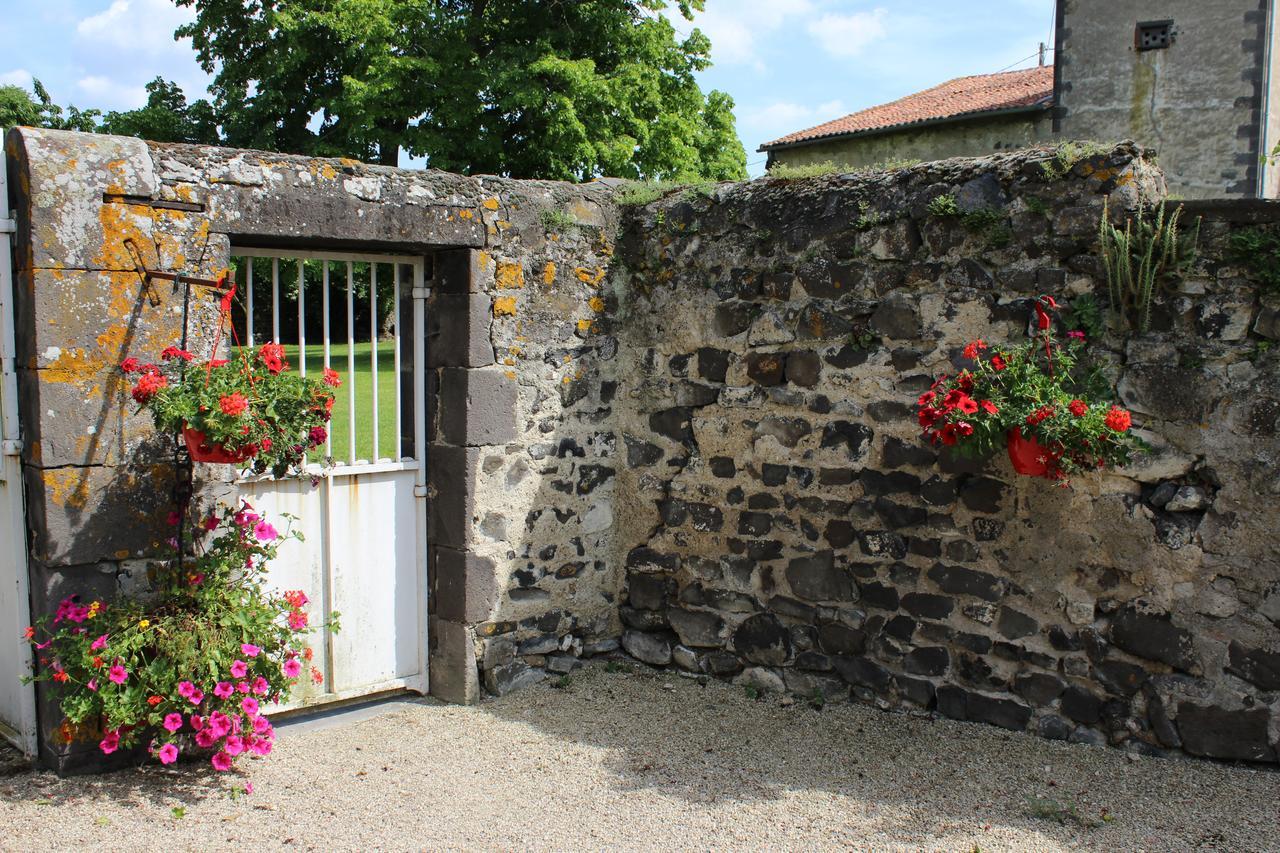Menetrol Chateau De Bourrassol Bed & Breakfast エクステリア 写真
