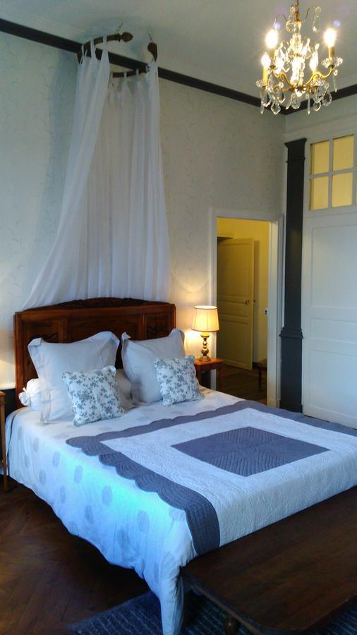 Menetrol Chateau De Bourrassol Bed & Breakfast エクステリア 写真