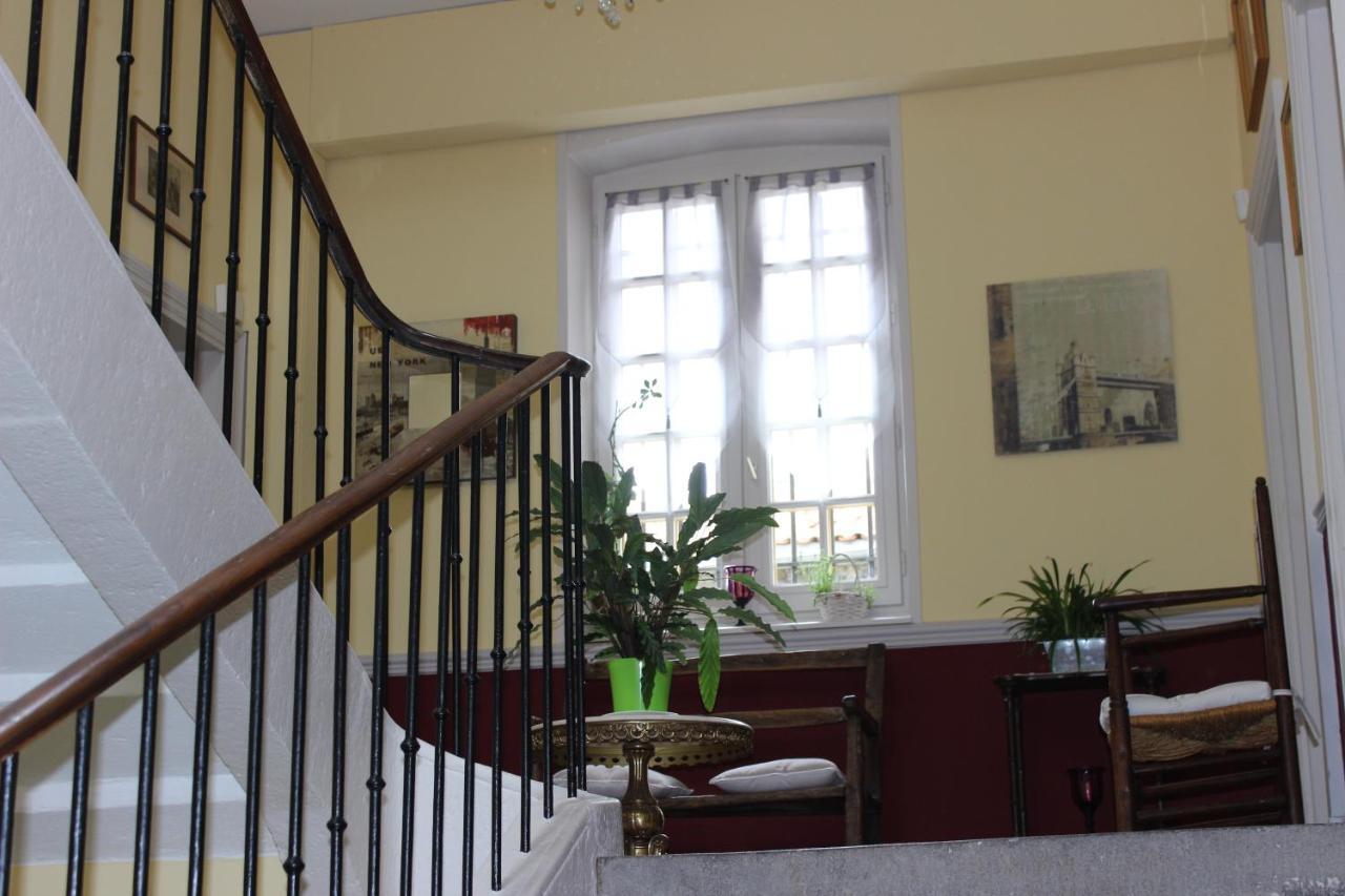 Menetrol Chateau De Bourrassol Bed & Breakfast エクステリア 写真